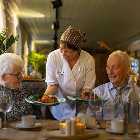 Gronset Skysstasjon Bed & Breakfast 3*