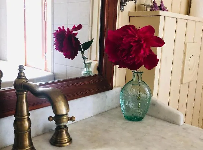 Gronset Skysstasjon Bed & Breakfast 3*