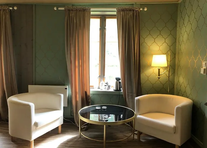 Gronset Skysstasjon Bed & Breakfast 3*