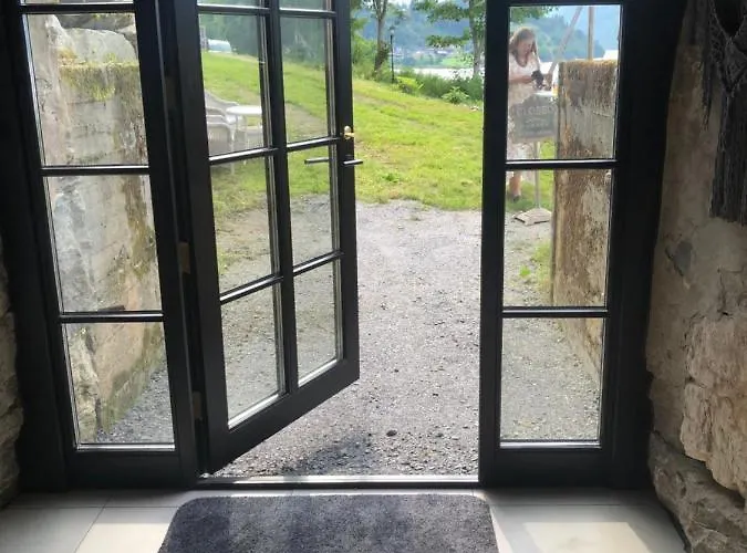 Gronset Skysstasjon Bed & Breakfast