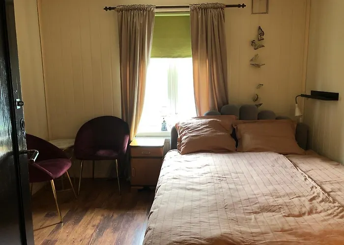 Gronset Skysstasjon Bed & Breakfast 3*